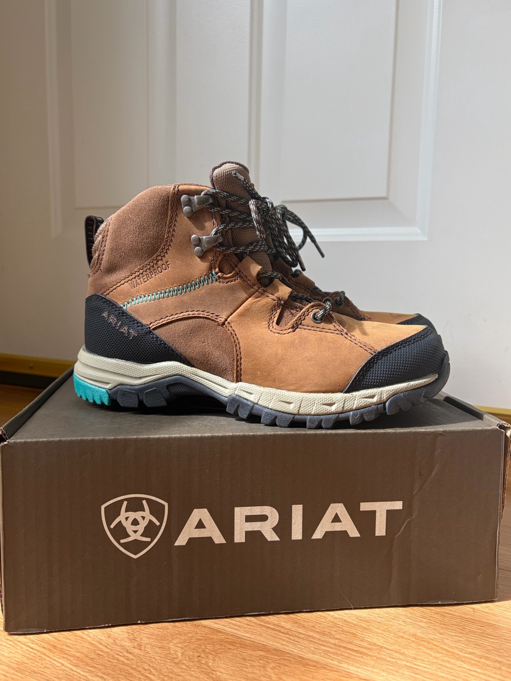 Ariat New Skyline Mid H2O Waterproof Outdoor Winter Boots Women’s Size 8